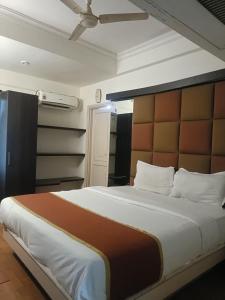 Fotografie z fotogalerie ubytování Hotel Crown v destinaci Ahmadábád