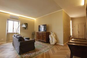 TV a/nebo společenská místnost v ubytování Lakeside Escape - 3 bed - 2 bath - AC speed WIFI