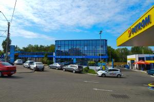 a parking lot with cars parked in front of a building at Motel Carmen in Baia Mare