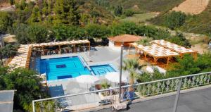 Bazén v ubytování Hotel Aphroditi nebo v jeho okolí + 14 fotografií