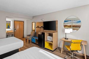 TV a/nebo společenská místnost v ubytování Days Inn by Wyndham Ames