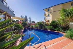 Piscina a Yamba Beach Motel o a prop