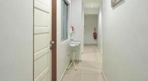 O baie la Swing & Pillows @ PJ KD +61 fotografii