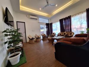 Una televisión o centro de entretenimiento en Meadowlark