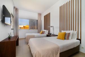 Postel nebo postele na pokoji v ubytování Villa SAL- Pool & Beach Escape + 49 fotografií