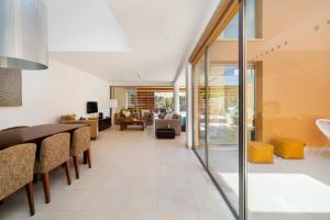 Posezení v ubytování Villa SAL- Pool & Beach Escape