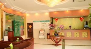 Ο χώρος του λόμπι ή της ρεσεψιόν στο GreenTree Inn Shanghai Waigaoqiao Free Trade Zone Express Hotel