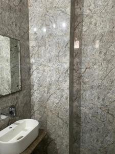 Ένα μπάνιο στο Shree Anand Dham Vrindavan