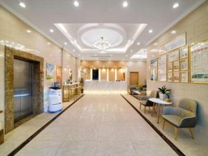 Ο χώρος του λόμπι ή της ρεσεψιόν στο GreenTree Inn Jiaxing ZhongHuan South Road Zhonggang City Express Hotel