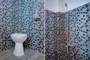 Ένα μπάνιο στο OYO 94843 L2s Guest House Ii Syariah +29 φωτογραφίες