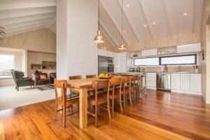 a kitchen and dining room with a wooden table and chairs at Mackenzie Crib in Lake Tekapo