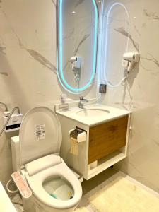 Koupelna v ubytování High-End, Brand new, Steps from Emart, All amenities + 9 fotografií