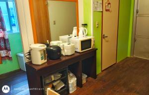 Η κουζίνα ή μικρή κουζίνα στο リリコイハウス真栄里