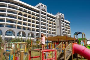 Zona de juegos infantil en Alarcha Hotels & Resort