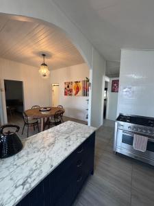 Kuchyň nebo kuchyňský kout v ubytování Panacea Rising