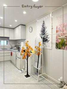 Η κουζίνα ή μικρή κουζίνα στο Studio 09's cozy house in Hongdae station