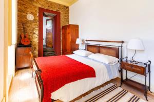 Giường trong phòng chung tại Quinta das Amendoeiras