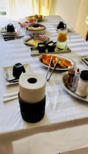 a table with a roll of paper towels and food at Suíte férias in Cabo Frio