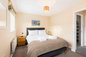 Voodi või voodid majutusasutuse Modern family home Parking Private garden - Pass the Keys toas