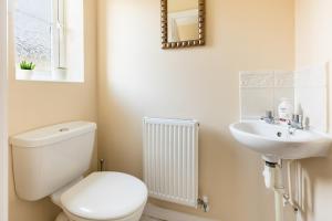 Vannituba majutusasutuses Modern family home Parking Private garden - Pass the Keys +20 fotot