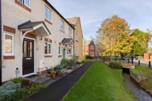 Aed väljaspool majutusasutust Modern family home Parking Private garden - Pass the Keys