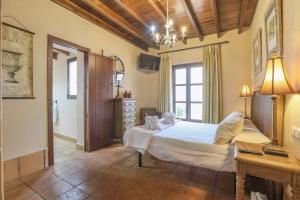 Giường trong phòng chung tại Andalucia, Aracena