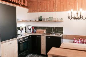 Η κουζίνα ή μικρή κουζίνα στο Rossweid Huette