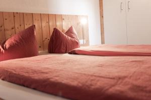 Ένα ή περισσότερα κρεβάτια σε δωμάτιο στο Rossweid Huette