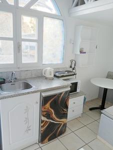 Η κουζίνα ή μικρή κουζίνα στο The Best 