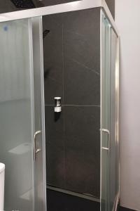 Phòng tắm tại Mutamba City View Apartment +17 ảnh