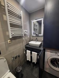 Et badeværelse på La Quinta Batumi - Sea & Airport View + 18 billeder