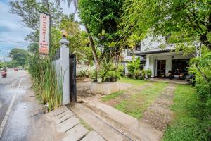 Un jardín fuera de Uyanawatta villa talpe