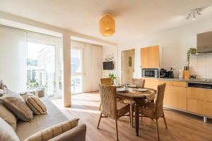 Kuchyň nebo kuchyňský kout v ubytování Magnifique appartement plage de Trestraou