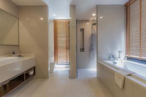 Koupelna v ubytování Laguna Parkside by Triple8 Asia + 39 fotografií