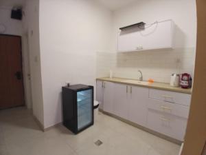 Η κουζίνα ή μικρή κουζίνα στο נופש ליד הים