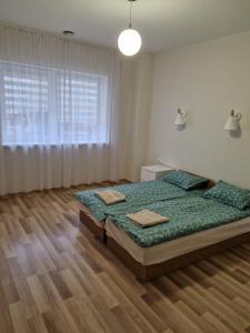 Postel nebo postele na pokoji v ubytování FB kotedžo apartamentai