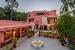 Tòa nhà nơi khách sạn tọa lạc