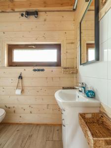 Phòng tắm tại Domki w Wypoczywajce