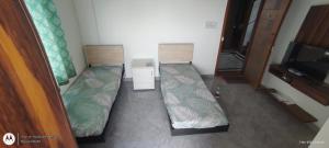 TV a/nebo společenská místnost v ubytování Keerthana Residency + 3 fotografie