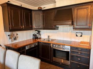 Kuchyň nebo kuchyňský kout v ubytování Beitotind 1504