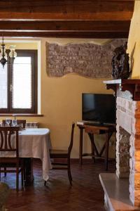 Μια τηλεόραση ή/και κέντρο ψυχαγωγίας στο Rustic Country House