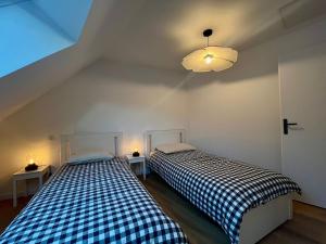 two beds sitting next to each other in a room at L'Escale Champenoise - independent accommodation in Hautvillers
