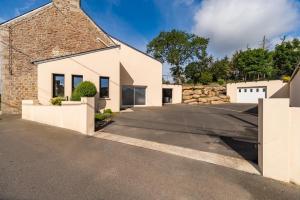 Το κτήριο όπου στεγάζεται  η παραθεριστική κατοικία