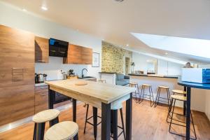 Η κουζίνα ή μικρή κουζίνα στο Grande maison familiale avec jardin parking et jeux