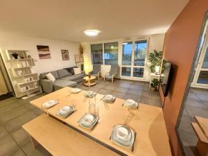 Posezení v ubytování Le Bohème Roosevelt - T4 tram Eurexpo-OL Valley