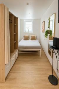 Ένα ή περισσότερα κρεβάτια σε δωμάτιο στο Le Contemporain - Macon Hyper Centre - Proche Gare