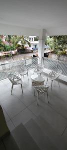 Madonna Meadows Holiday Home的阳台或露台 更多17张照片