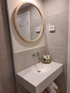 a bathroom with a sink and a mirror at מלון המושבה כפר תבור in Kefar Tavor +62 photos