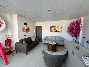 Khu vực ghế ngồi tại Avka Palace