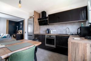 Kuchyň nebo kuchyňský kout v ubytování L'S-Kal-56, design et cosy !